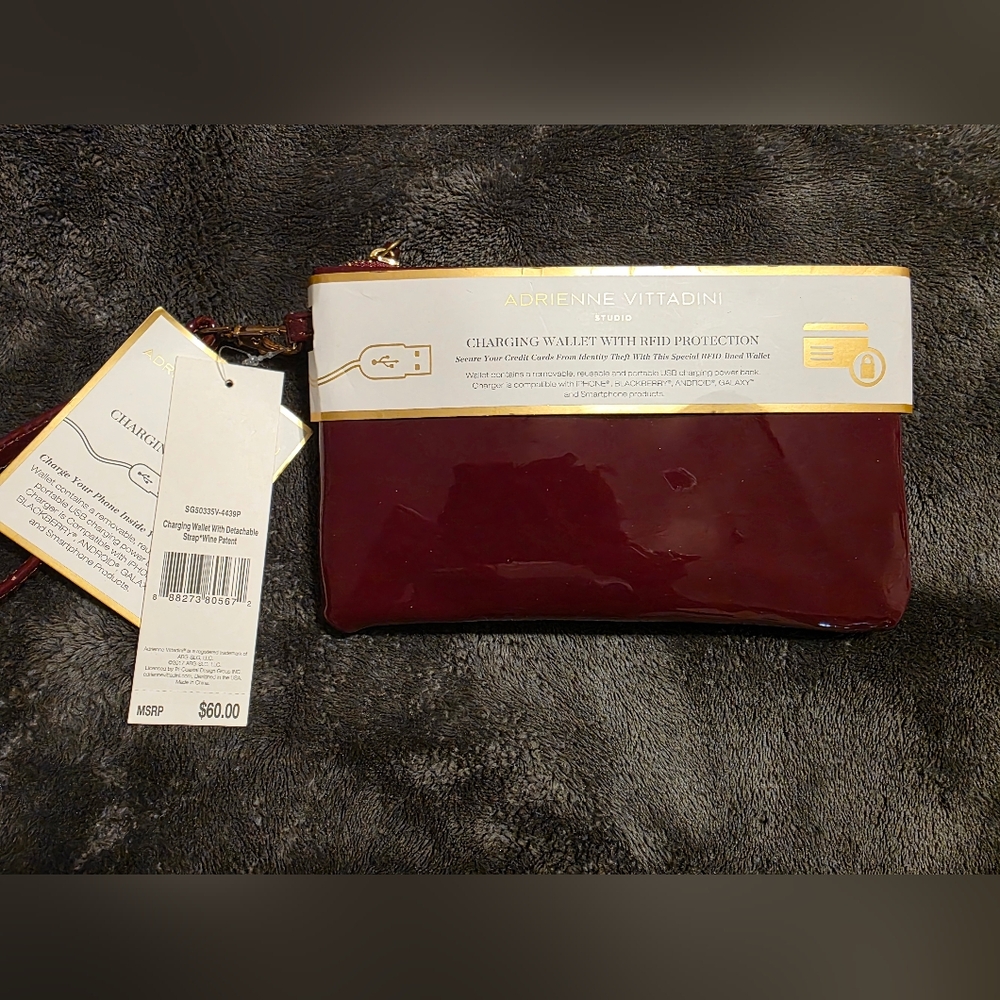 NWT Adrienne Vittadini Studio Charging Wallet in